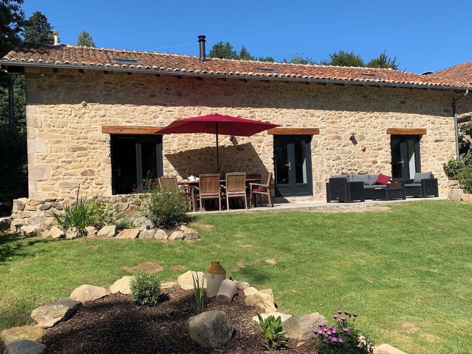 Enjoy al-fresco dining in the sunshine