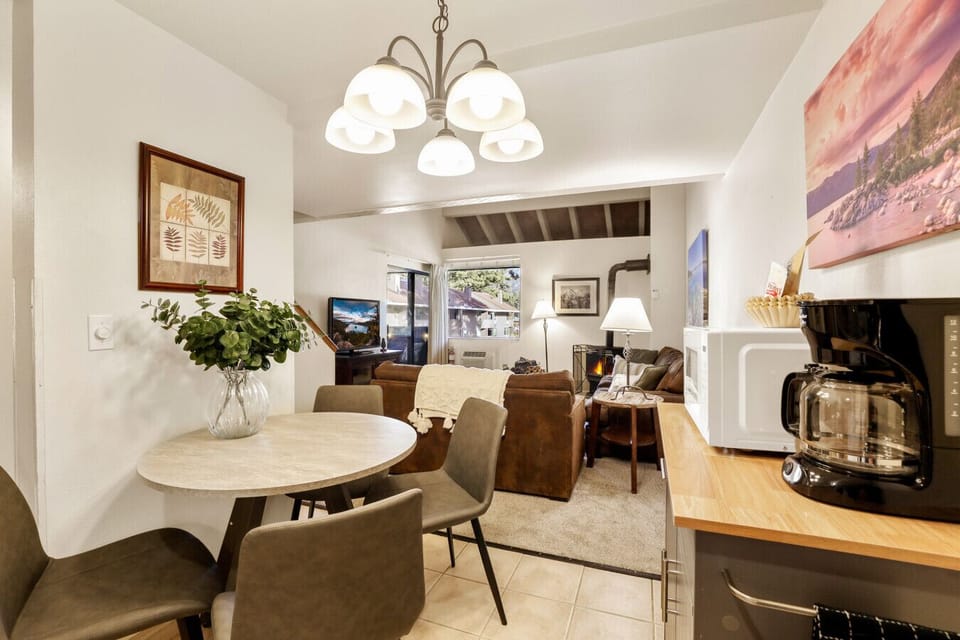 Dining table & coffee bar