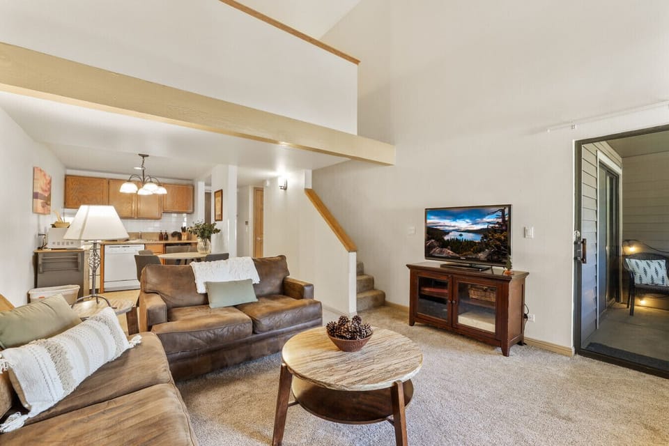 Living room with Smart TV & gas fireplace