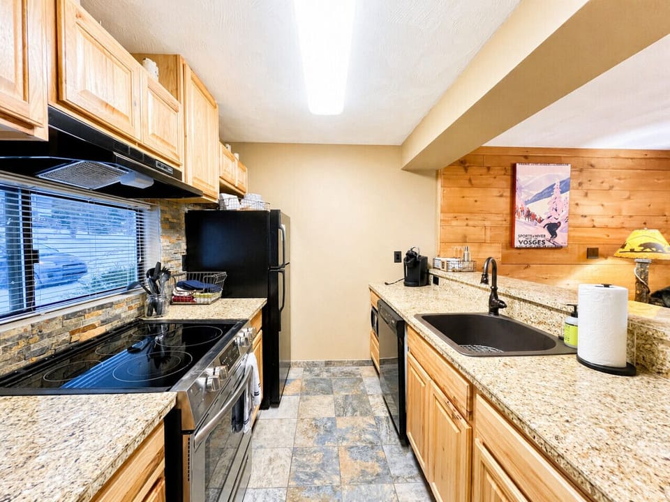 Fully equipped kitchen is perfect for entertaining