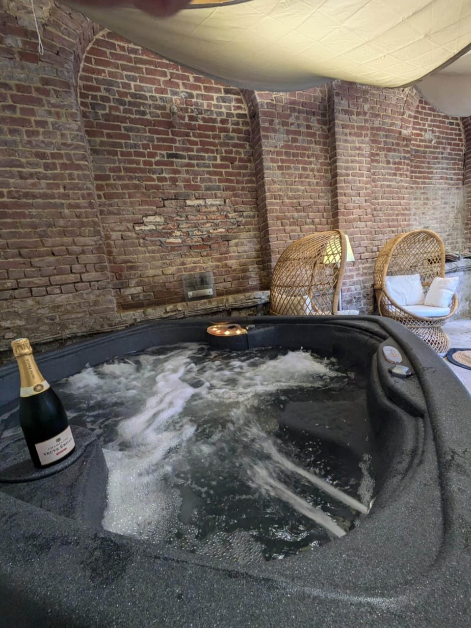 Indoor spa tub