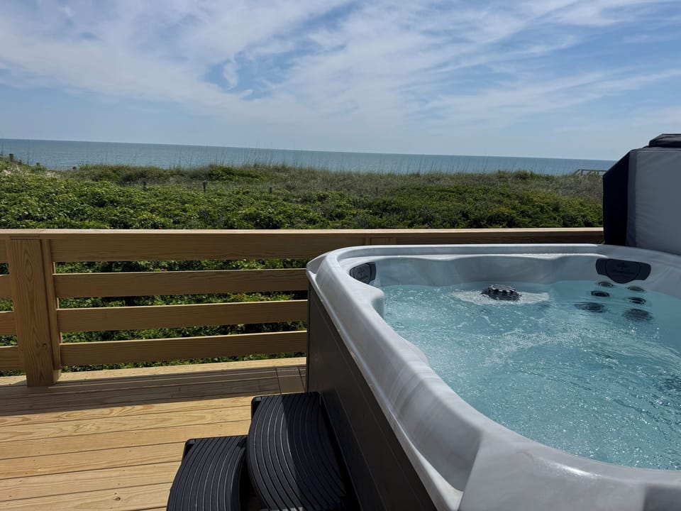 New hot tub with views overlooking the ocean