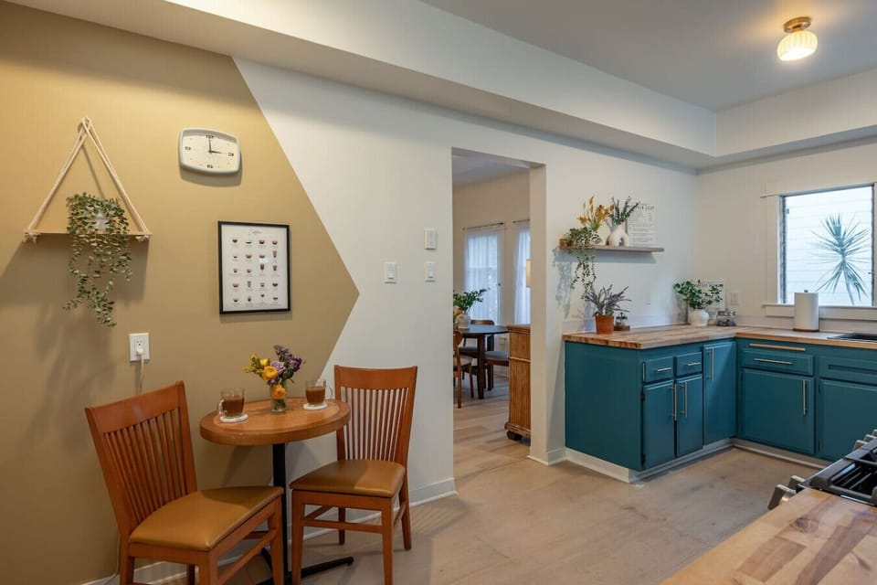 Brew, bake, or blend! This fully equipped kitchen is your foodie`s paradise. From your morning coffee ritual to late-night snacks, create with ease.