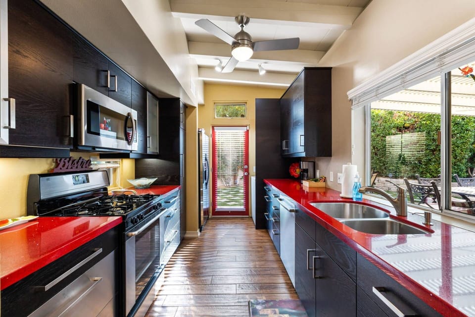 Fully Stocked Kitchen!