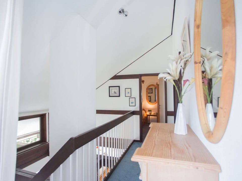 Interior Design, Wood, Ceiling, Flooring, Lighting, Floor, Home, Light Fixture, Room, Apartment