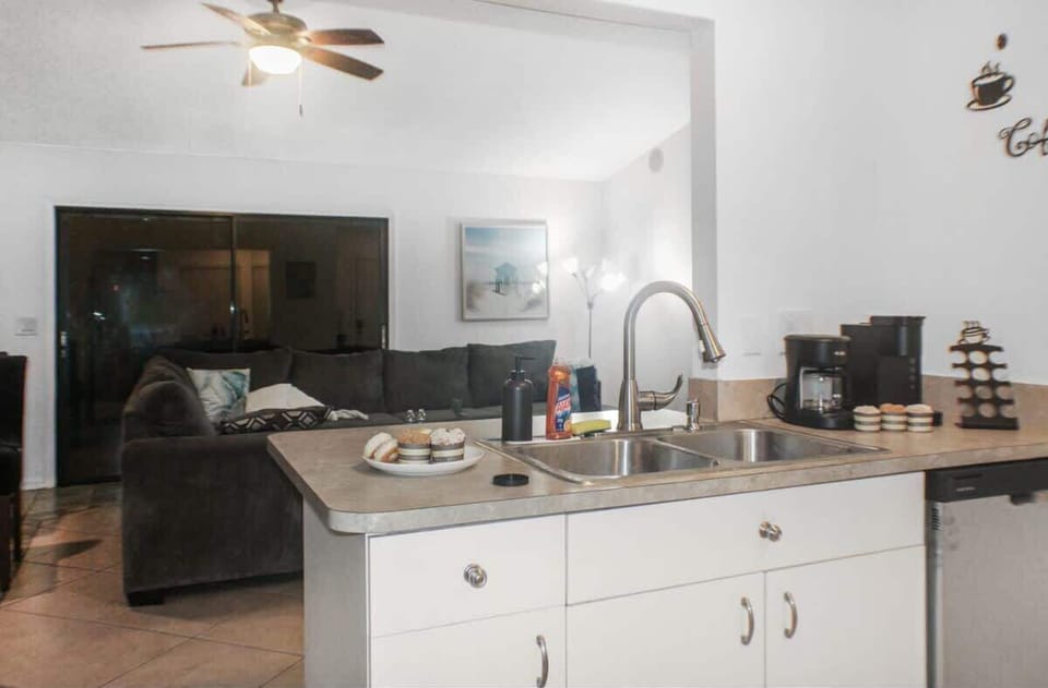 Whether it's a quick meal or a gourmet dinner, this full kitchen has all the tools and space you need to make it happen