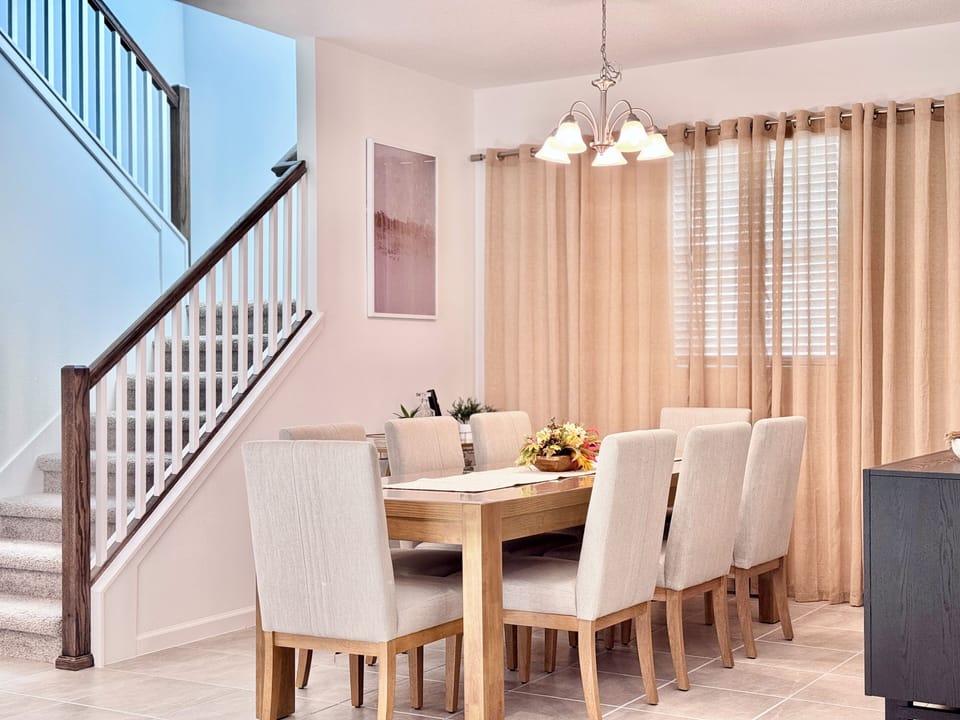 he perfect space for family meals - calm and comfortable.