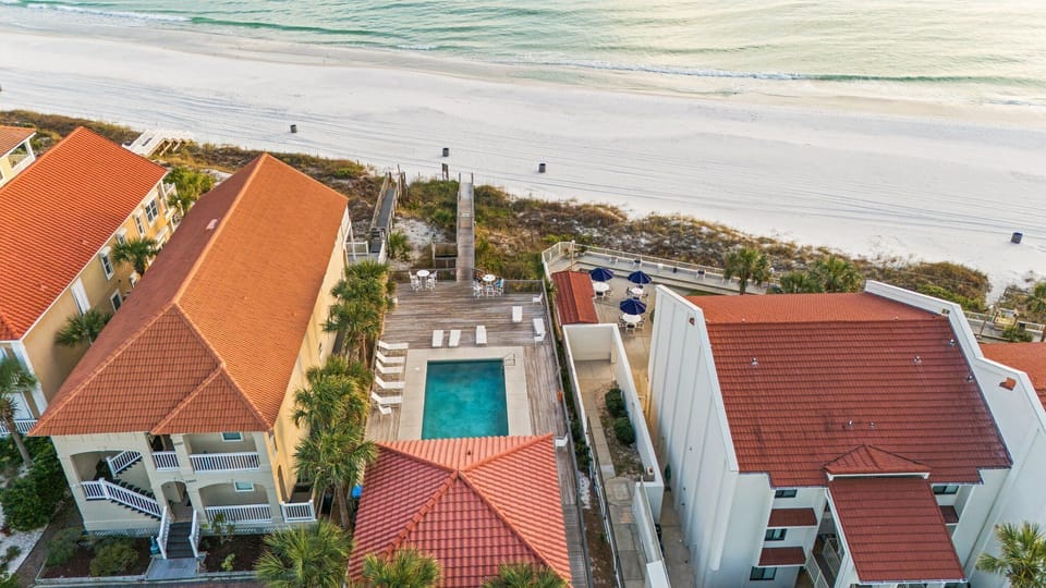 Beachside Community Pool and Restrooms.  Less than a 5 minute walk from the home