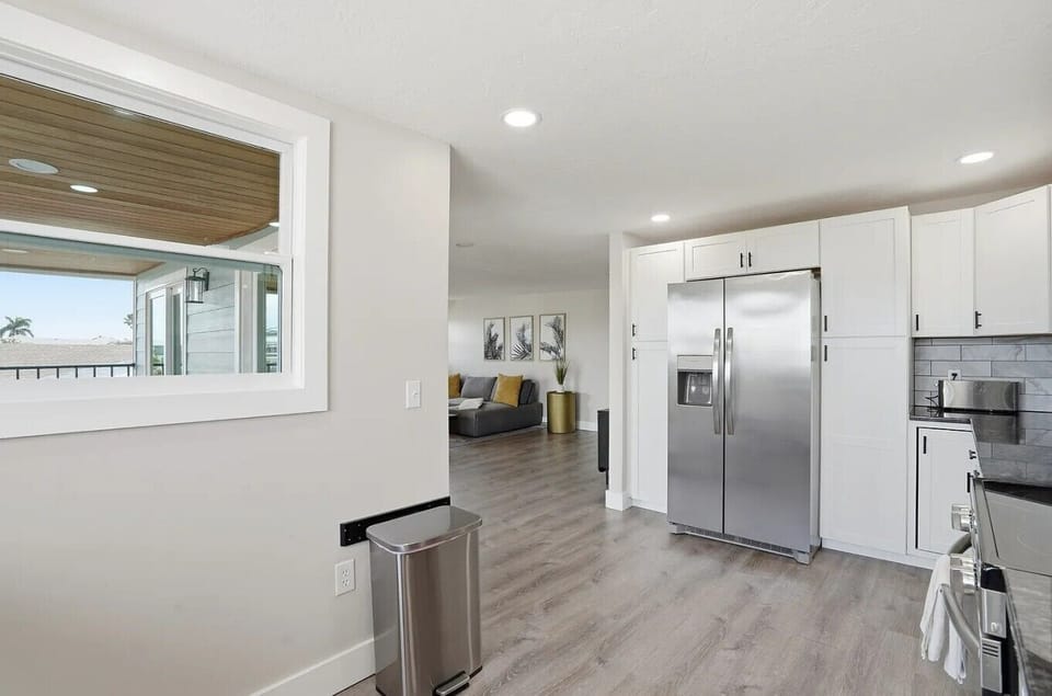 Fully equipped kitchen for easy meals at home.