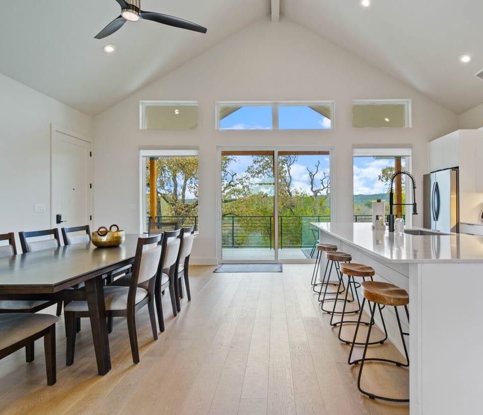 From pancake stacks at sunrise to turkey feasts at Thanksgiving—this space is made for gathering.