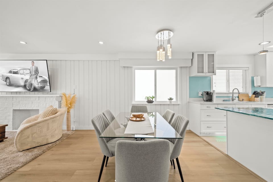 Dinning room table.