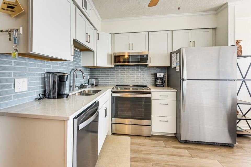 Kitchen | Keurig & Drip Coffee Makers | Toaster | Cooking Basics