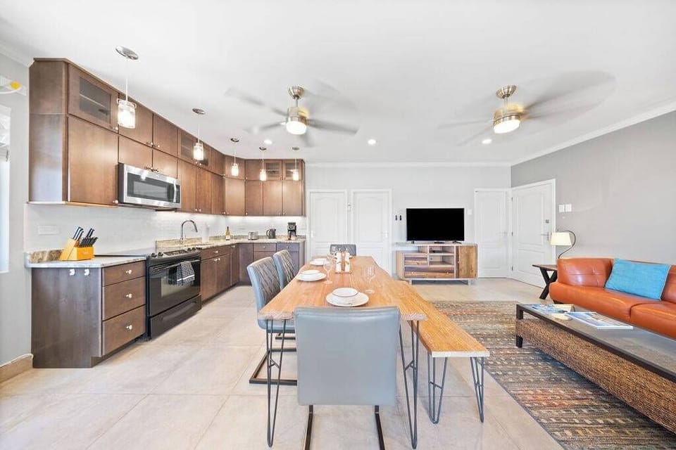 Landslake F3 · New 2BR 1BA condo with Pool (267)