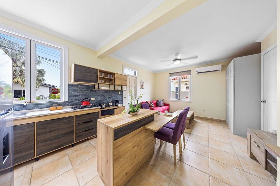 Opal 90 Apartment · Apartment w/ Pool in Noord (552)