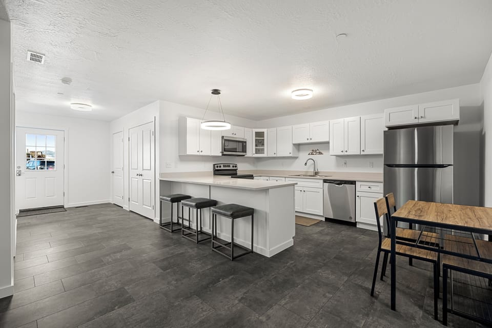 Full kitchen, large entry and well appointed island.