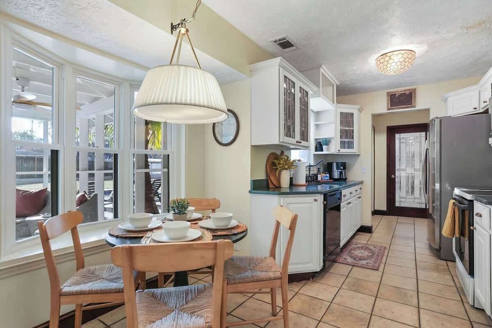The large kitchen space is ideal for prepping large meals and light snacks for family and friends. 