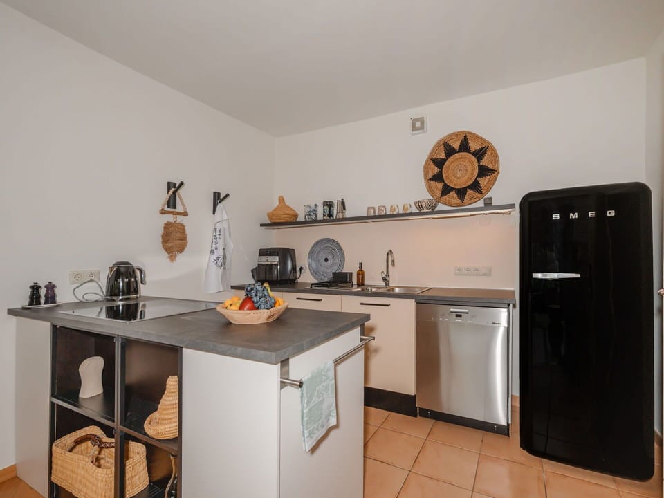 Kitchen Appliance, Furniture, Kitchen, Countertop, Major Appliance, Interior Design, Cabinetry, Home Appliance, Flooring, Kitchen Stove