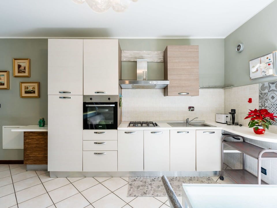 Kitchen, Kitchen Appliance, Countertop, Cabinetry, Major Appliance, Flooring, Furniture, Interior Design, Wood, Home Appliance
