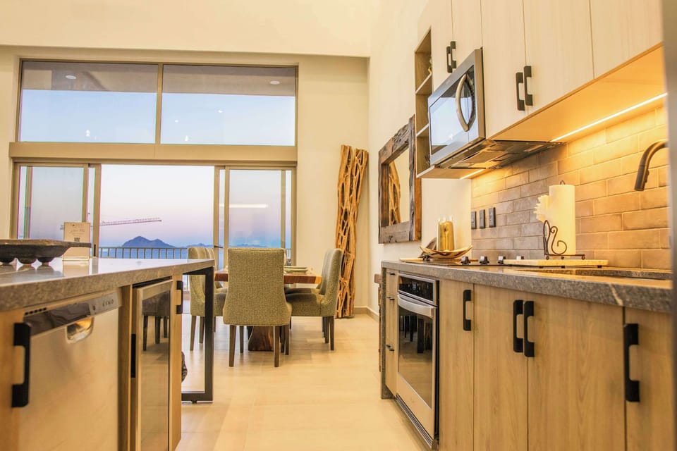 Fully Equipped Elegance Meets Island Views!