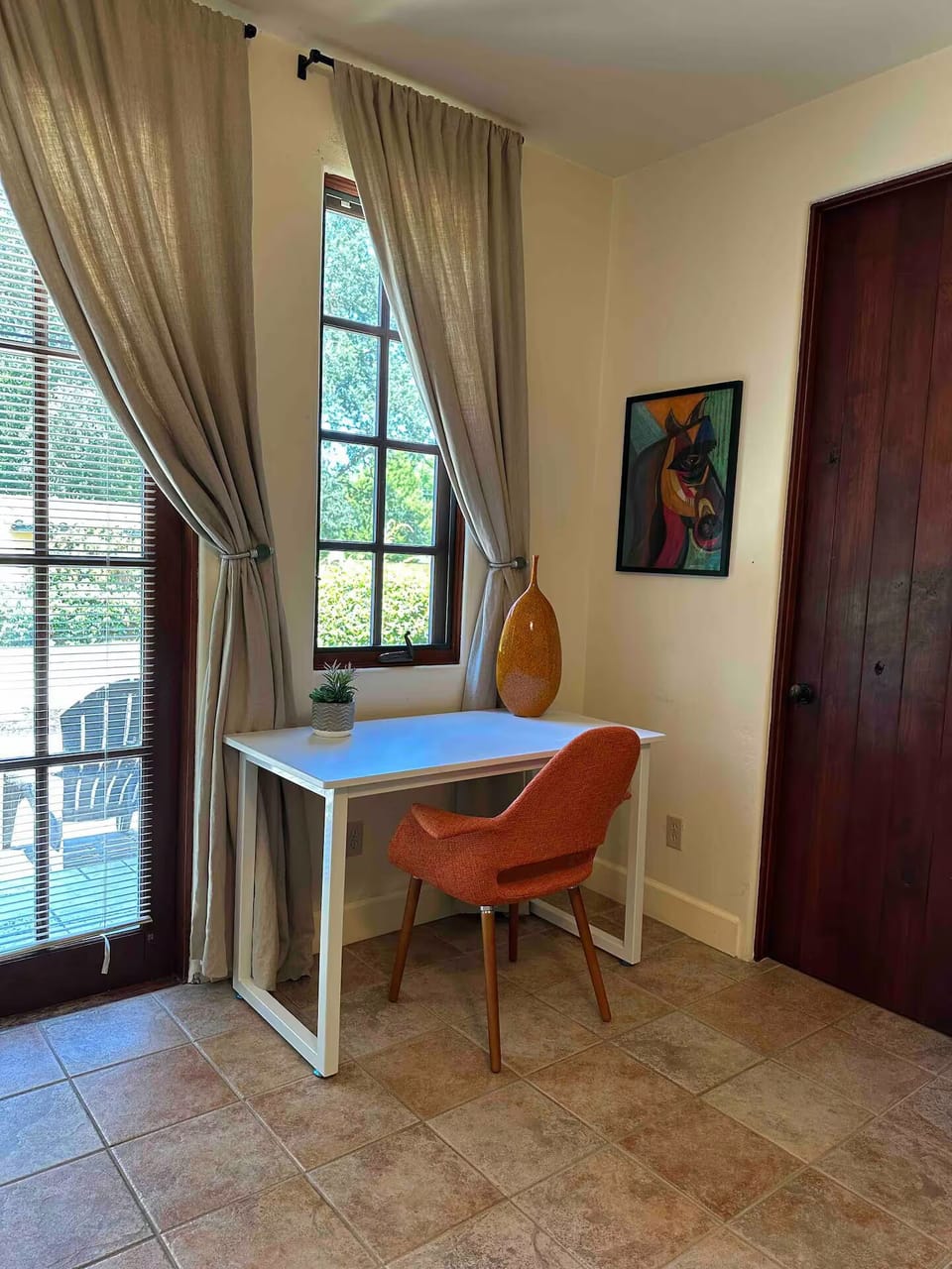 A dedicated workspace that lets you stay productive while enjoying your getaway 