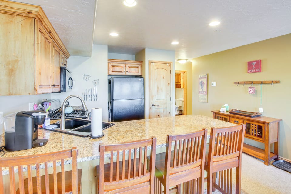 Kitchen | 1st Floor | Breakfast Bar | Cooking Basics | Dishwasher