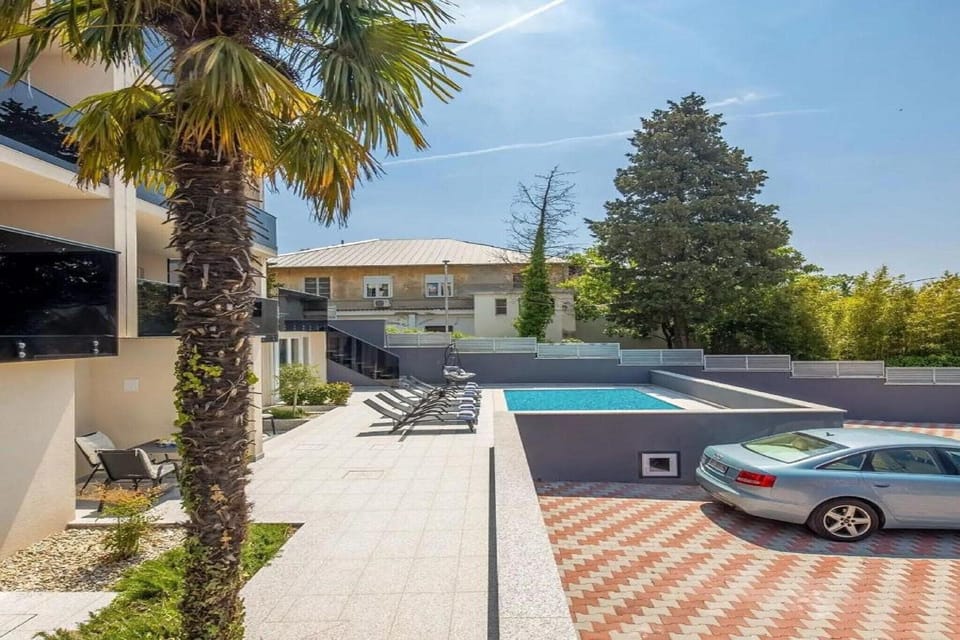 Holiday Home Swimming Pool