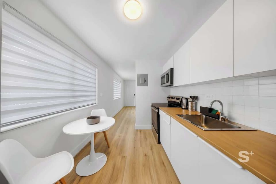 Kitchen and Dining area: Stainless steel kitchen appliances