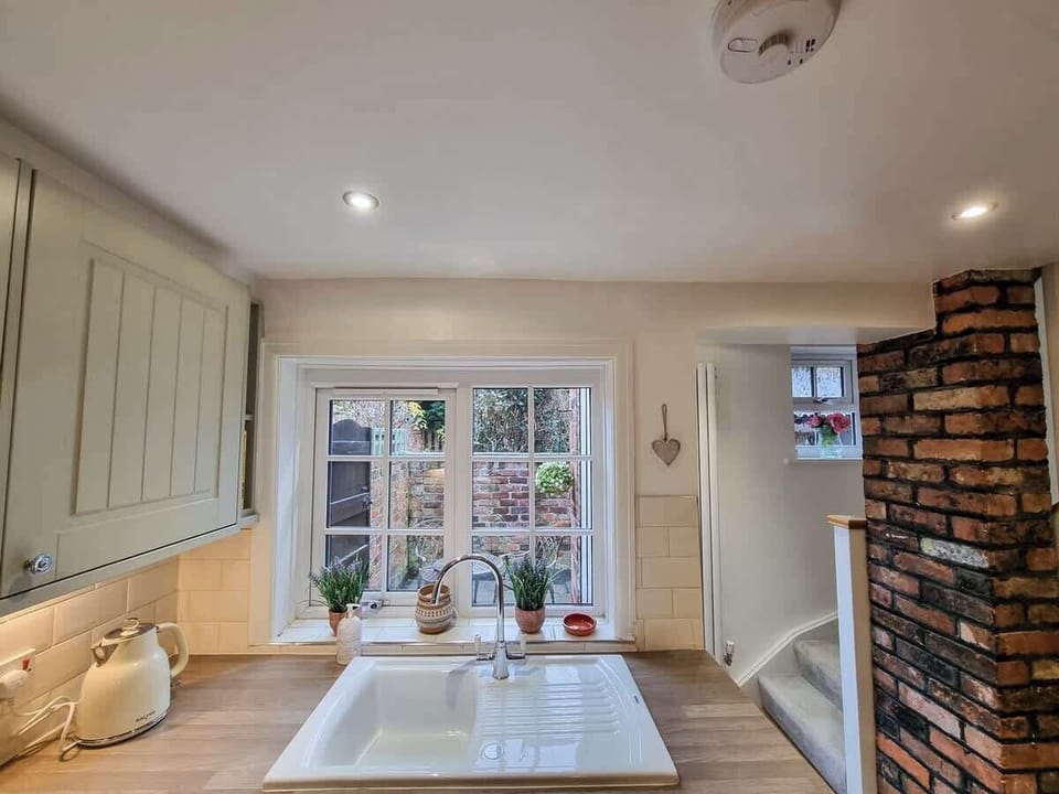 A bright and welcoming kitchen, perfect for your next meal.