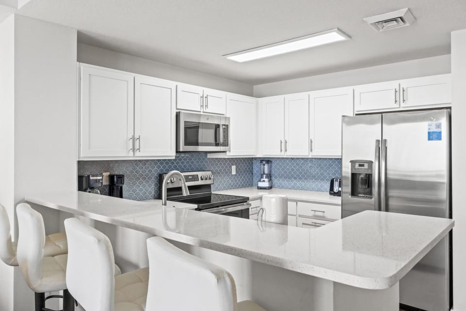 Kitchen with Breakfast Bar
