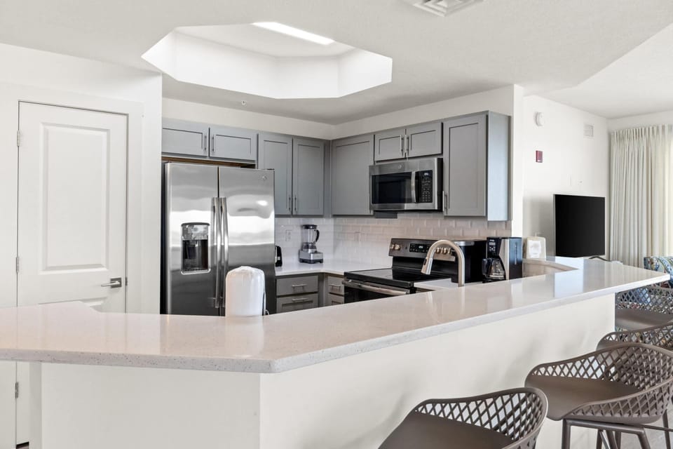 Kitchen with Breakfast Bar