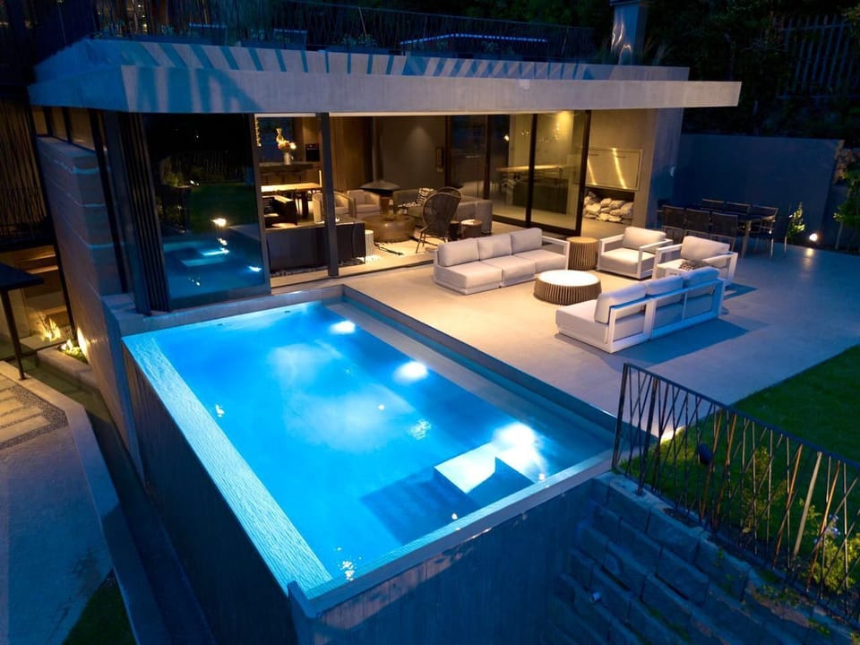 Gorgeous infinity pool with martini ledge.