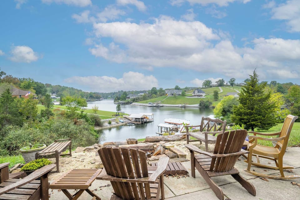 Relax by the serene lakeside view at Lazy Days