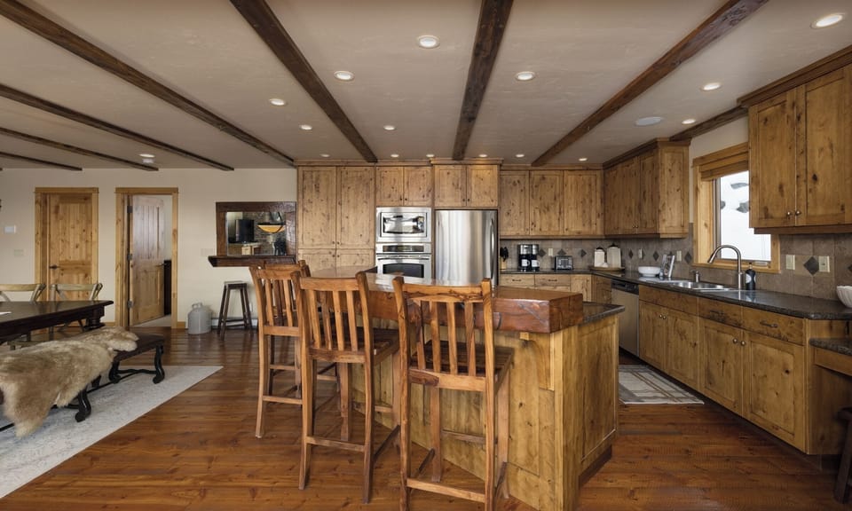 Black Eagle 28 kitchen1