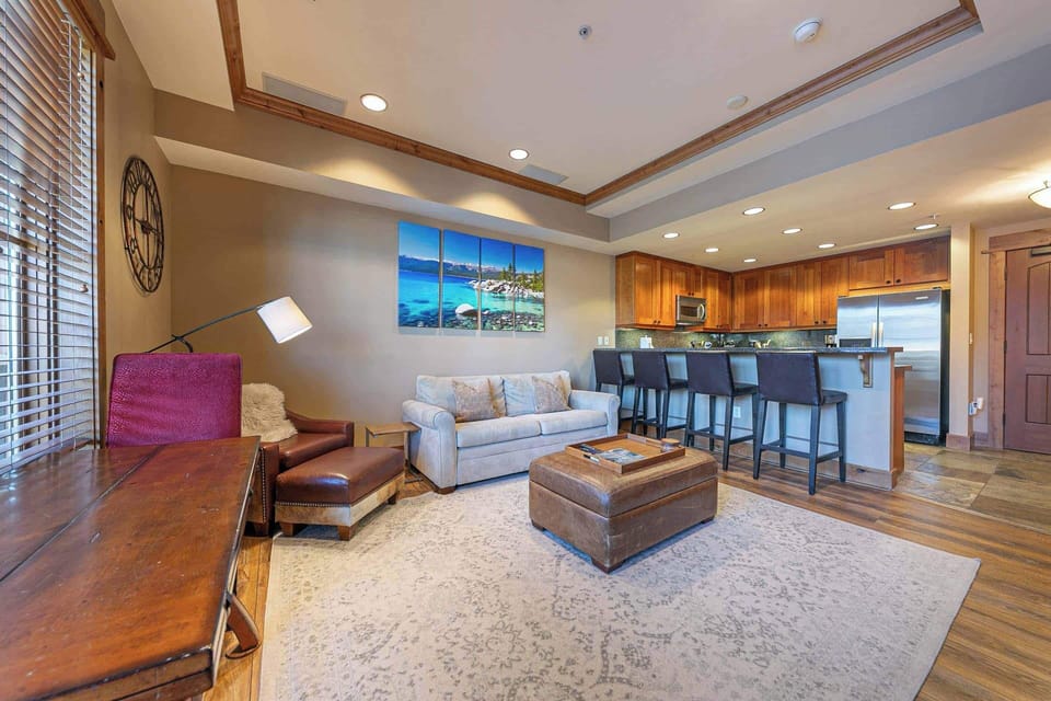 8001 Northstar Dr Unit 305-print-009-009-Interior-3275x2184-300dpi