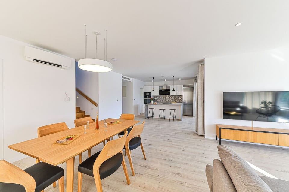 Very bright and open living area 
