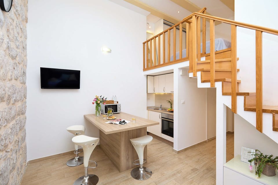Dining area / kitchen