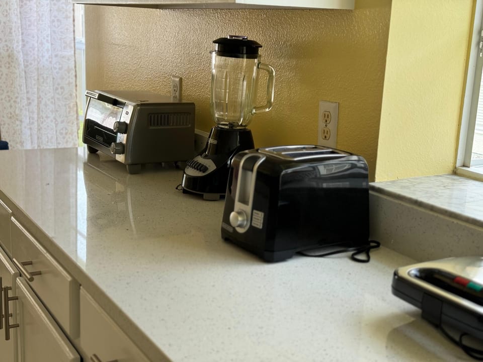 Fully equipped kitchen (4)
