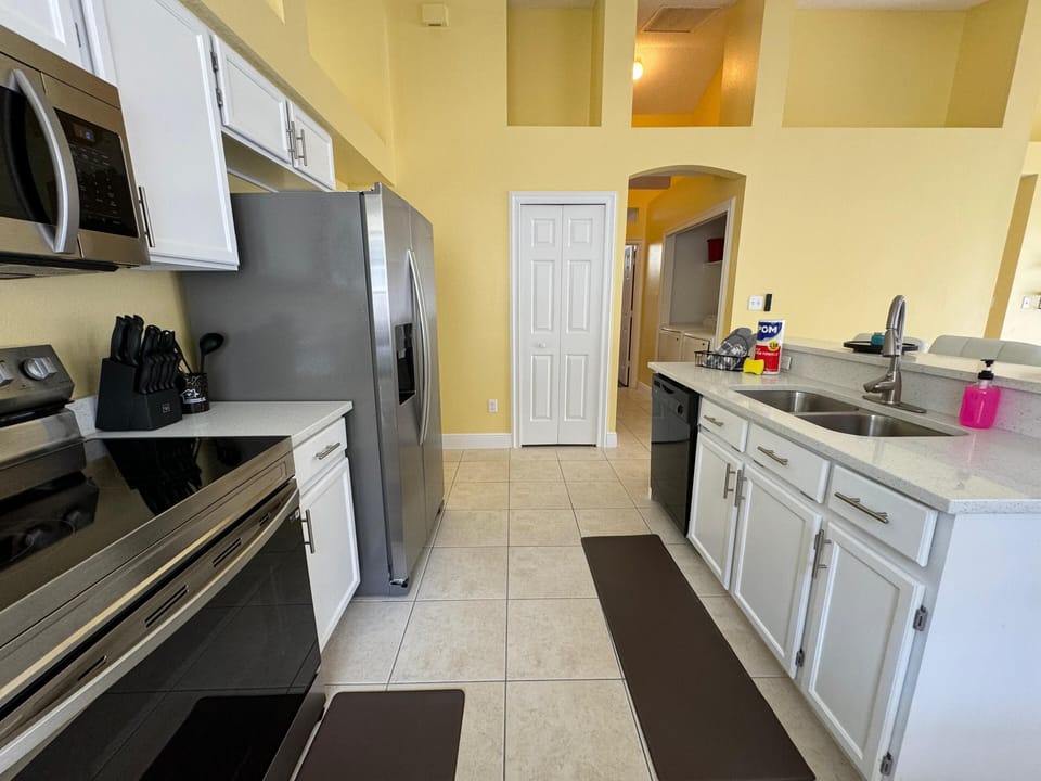 Fully equipped kitchen (3)