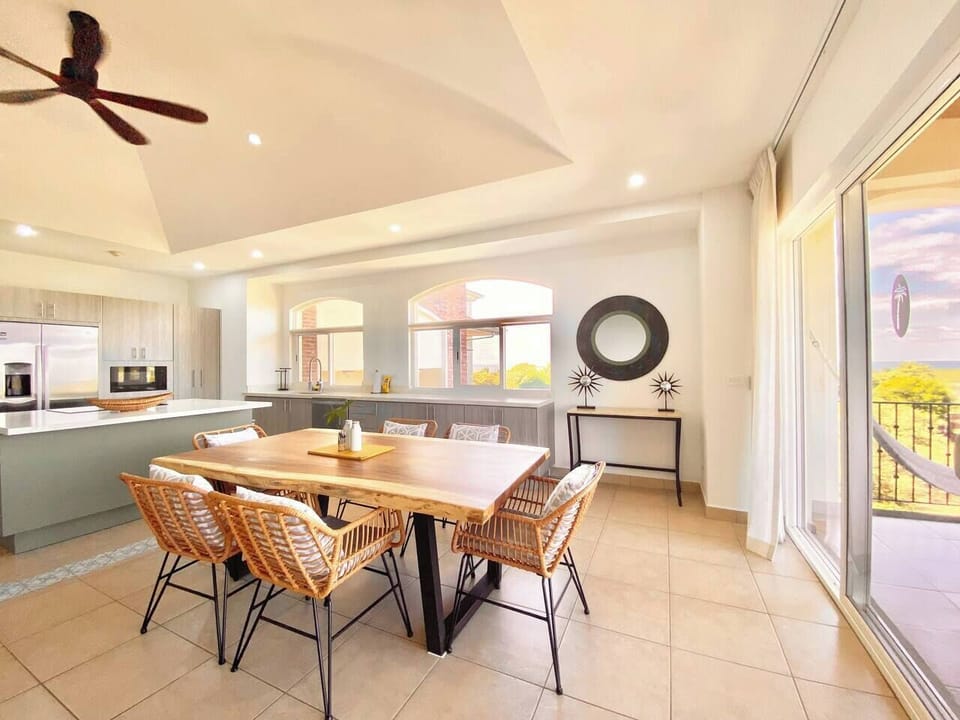 Dinning area (2)