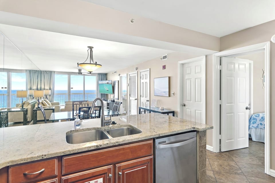 Fully equipped, sparkling clean kitchen with modern appliances.