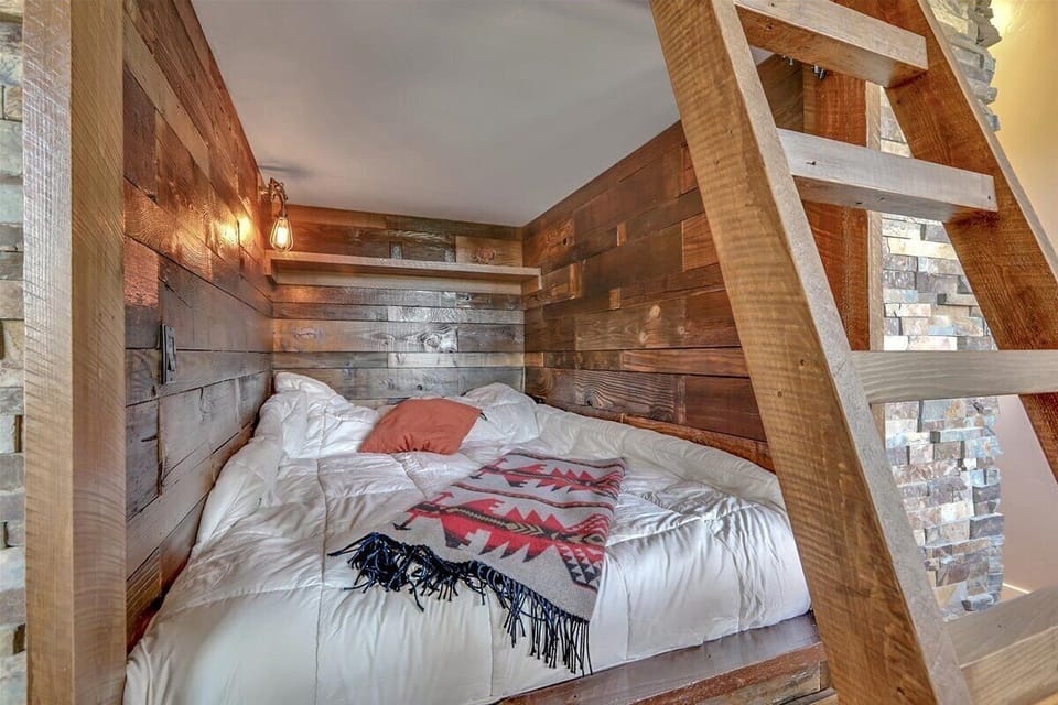 Enclosed bunk. downstairs bunk room(double shown)