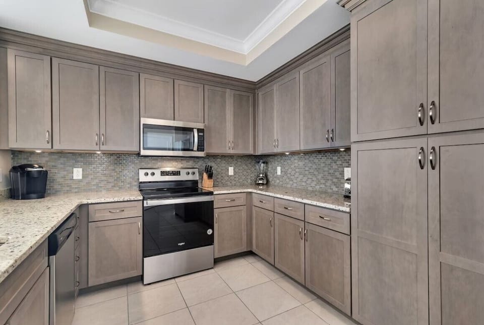 Fully equipped, open concept kitchen with seating for 18 (including balcony)