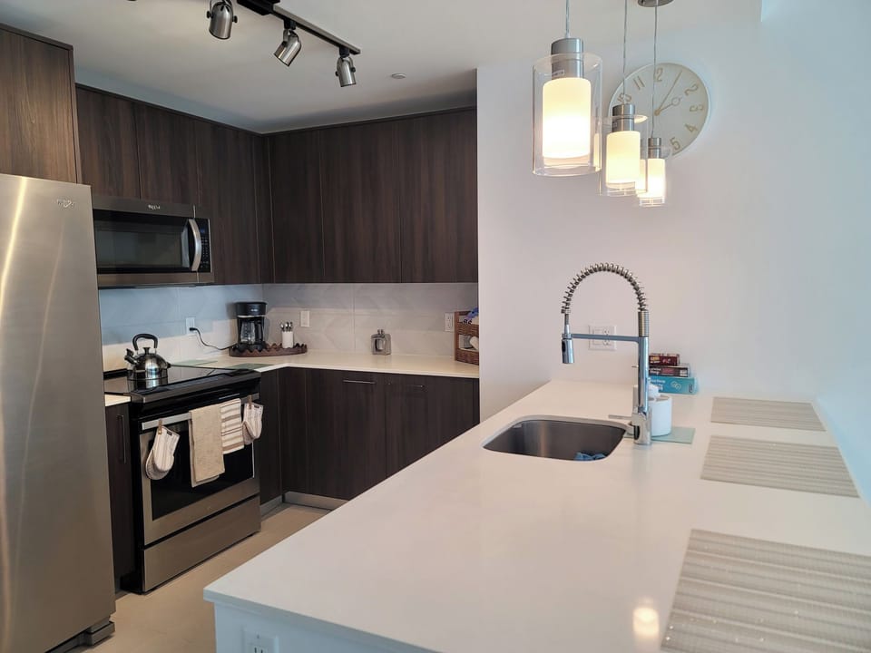 Kitchen with island 