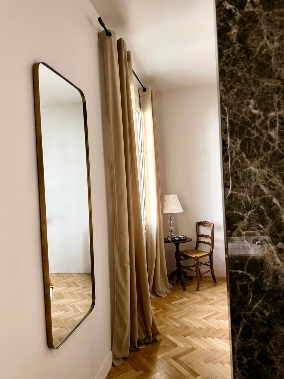 Master bedroom with super king Bed (180x200cm) and ensuite bathroom