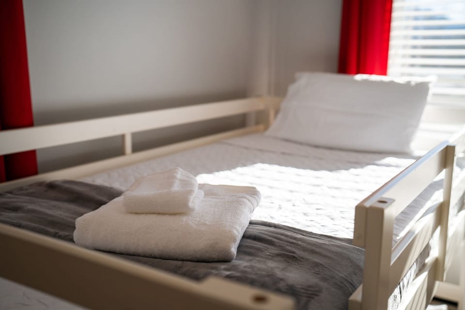 Bed & Bath Linens Provided!