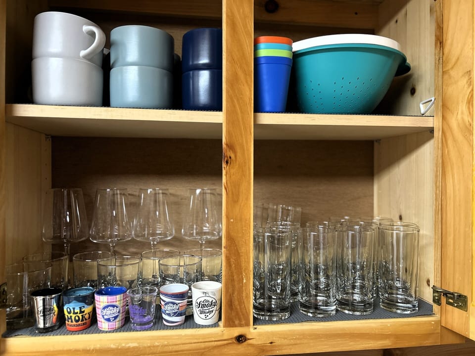 There is no shortage of drinkware in this cabin