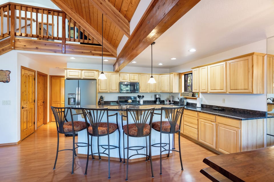 Modern appliances: oven, microwave, dishwasher