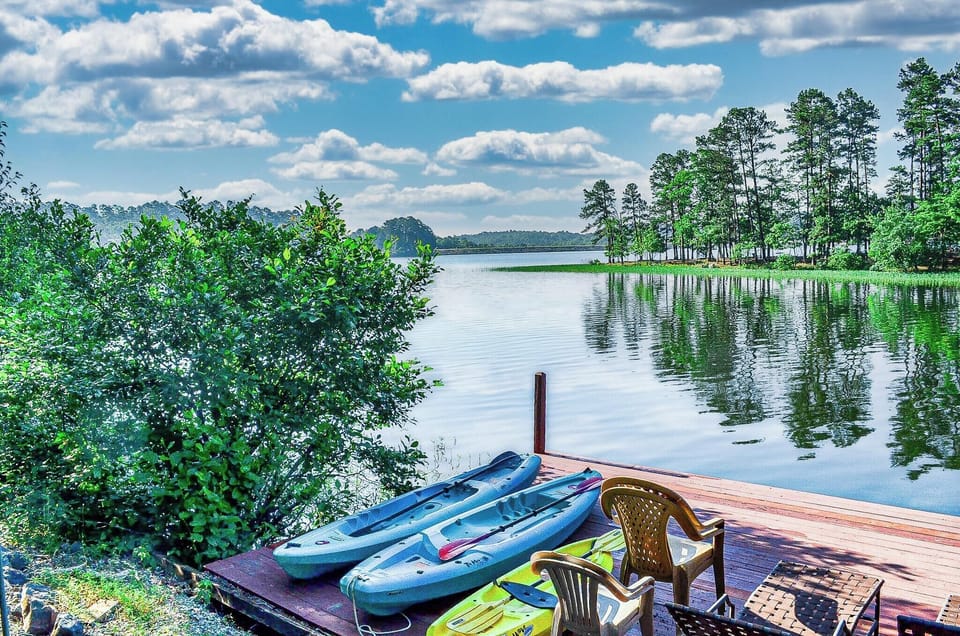 Amazing lake views, swim platform, dock, and free kayaks!