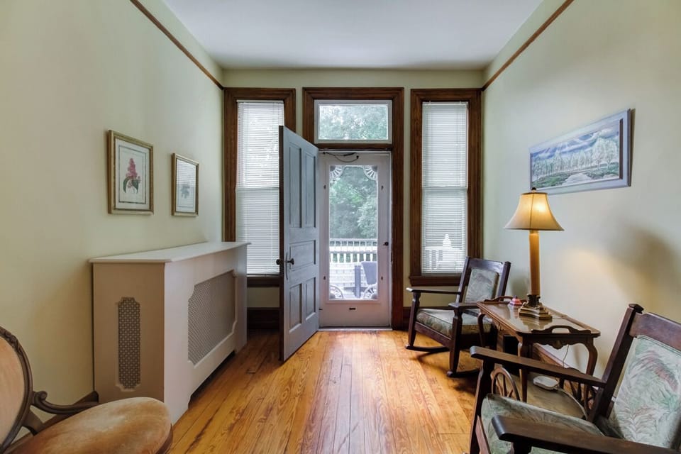 Upstairs landing and entrance to 2nd floor porch