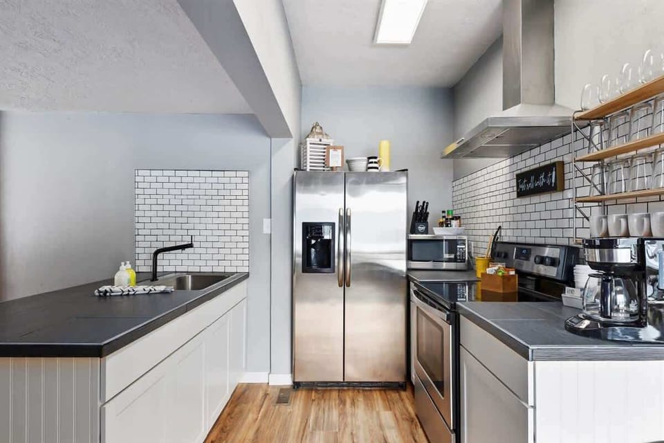 #StayInMyDistrict #BookDirect #FurnishedMonthly #CorporateRental